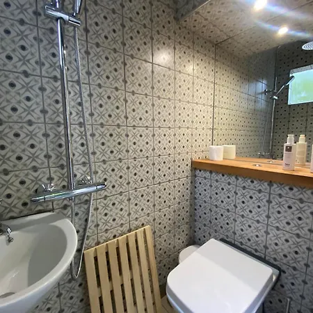 Apartment Hot-tub Hideaway *